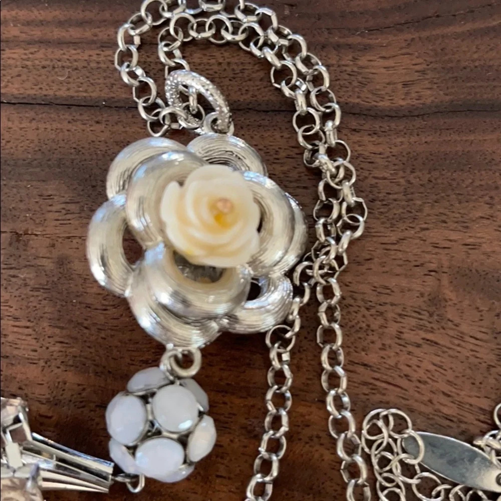 3x$25 ❤️ New York & Co long chain necklace rose pendant ❤️ - Picture 6 of 15
